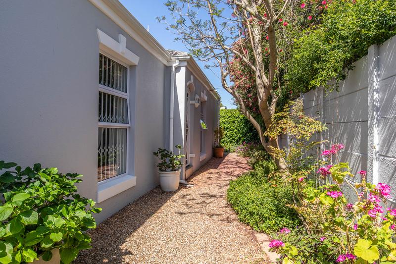 3 Bedroom Property for Sale in Meadowridge Western Cape